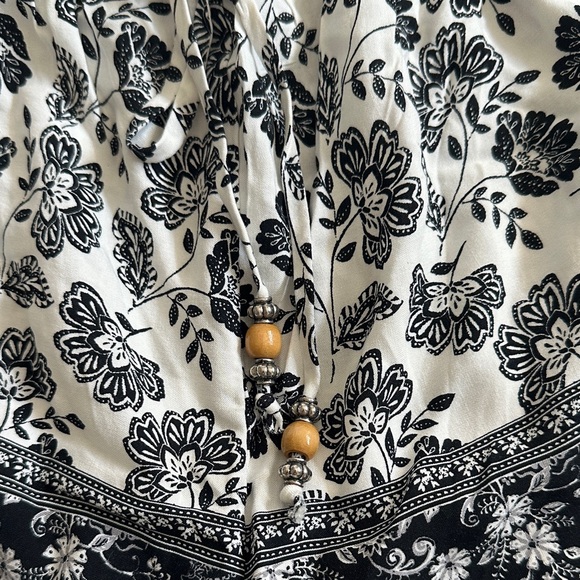 BeBop Black and White Floral Romper - Picture 3 of 4